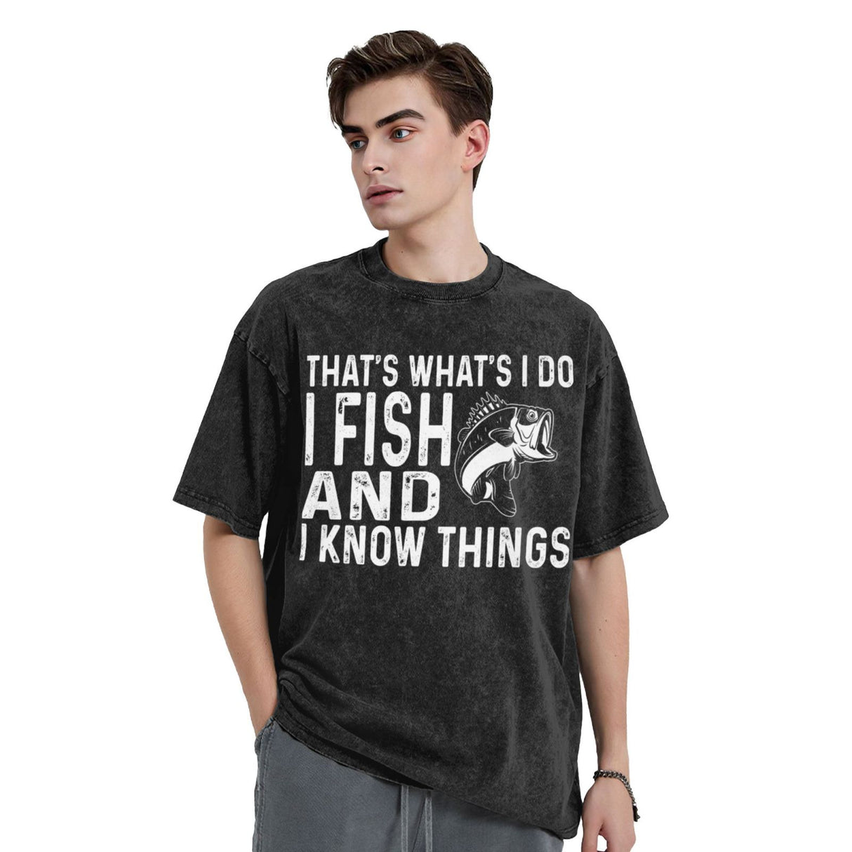 THAT'S WHAT'S I DO I FISH AND I KNOW THINGS T-Shirt