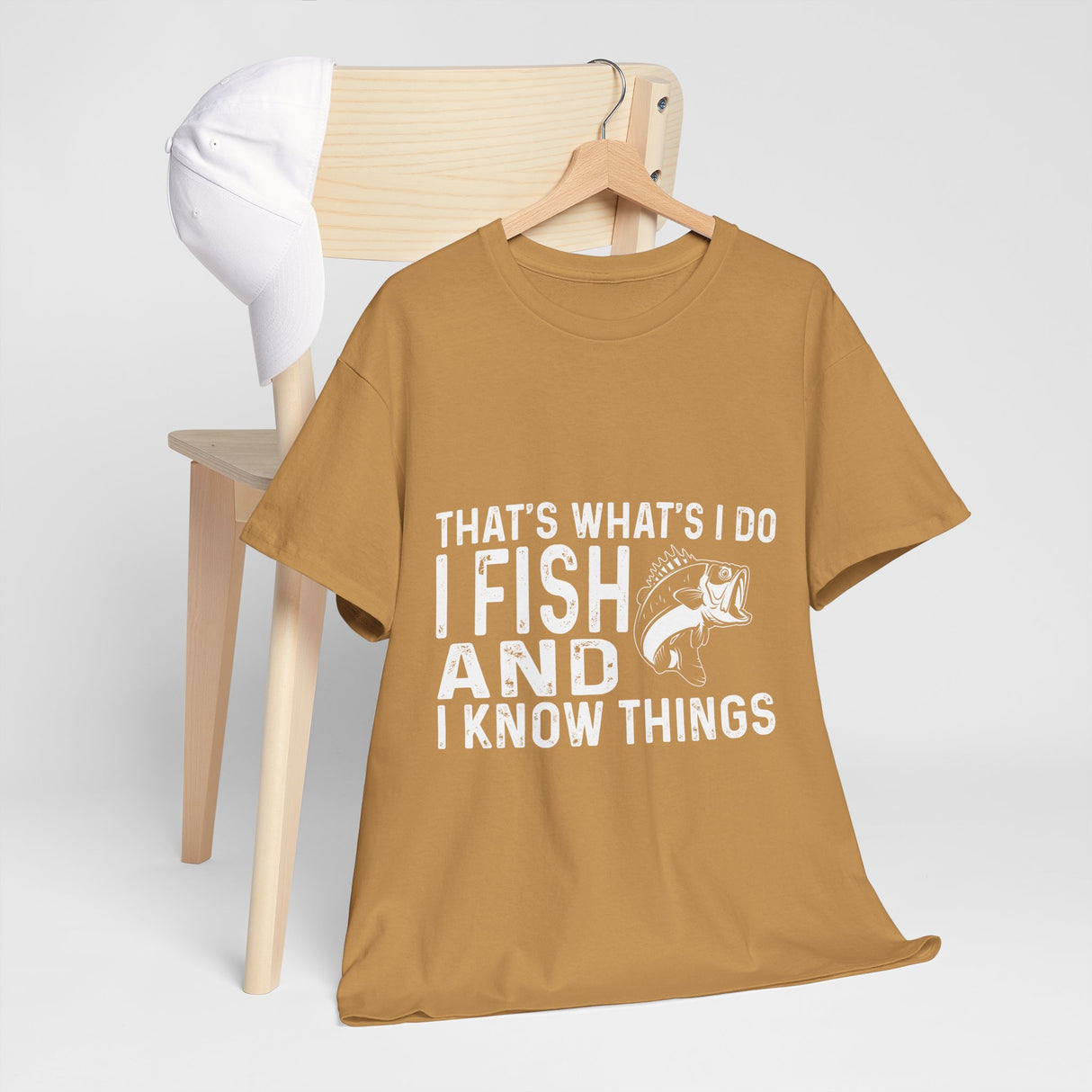 THAT'S WHAT'S I DO I FISH AND I KNOW THINGS COTTON TSHIRT